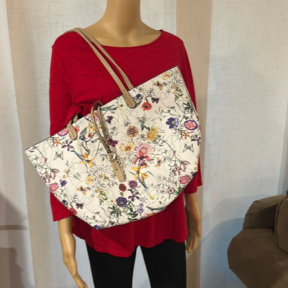 Fabriano Italia floral/beige reversible tote bag.